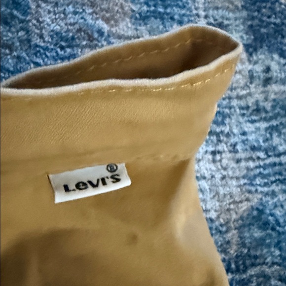 Levi's Tan Jogger Pants. 97% cotton 3% elastane. Size 26 - Picture 7 of 8